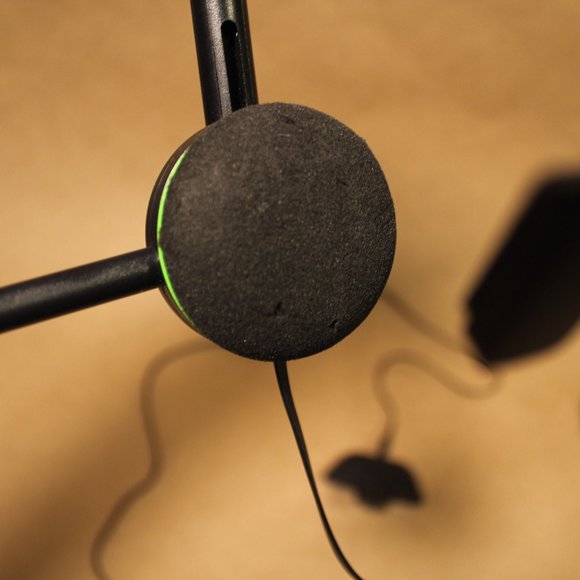 2 Microsoft Xbox One Chat Headsets - Picture 9 of 9